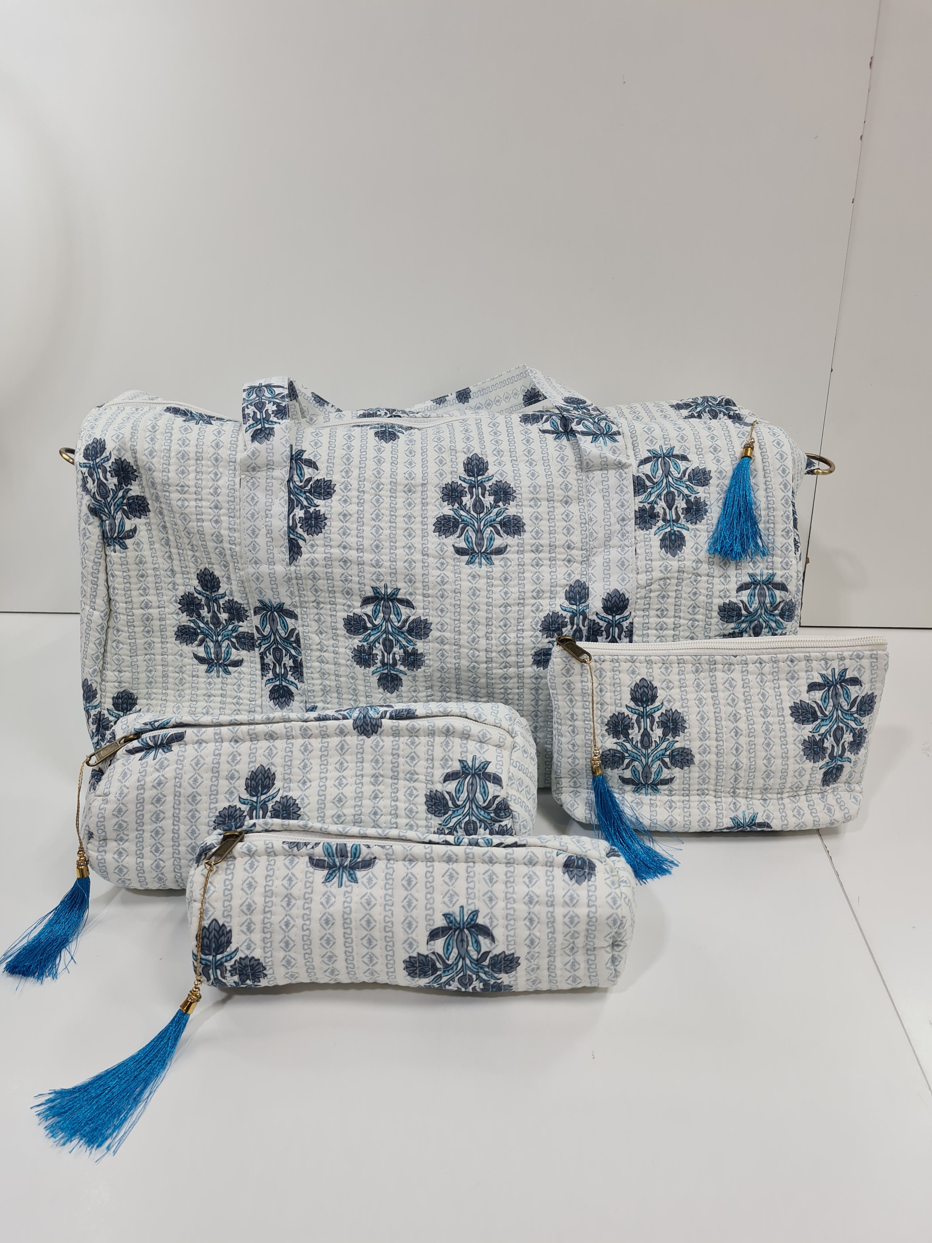 Lote bolsa de viaje y neceseres