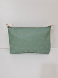 Bolso bandolera de piel con tachuelas doradas